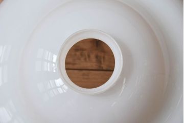 アンティーク　白いガラスの古い吊り下げ天井照明(1)