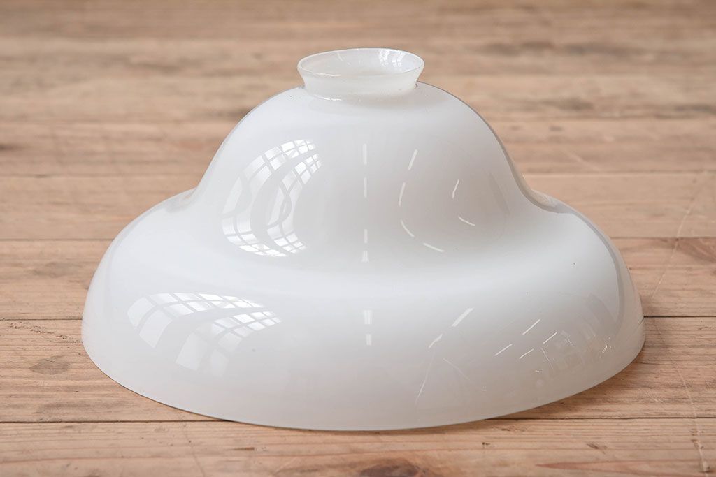 アンティーク　白いガラスの古い吊り下げ天井照明(1)