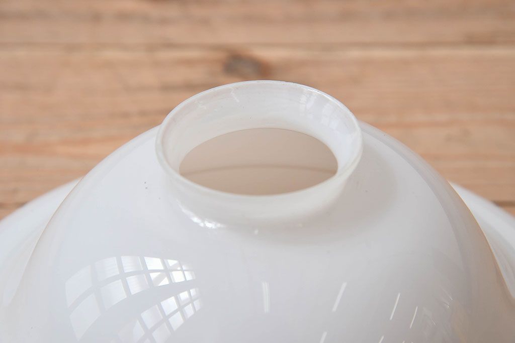 アンティーク　白いガラスの古い吊り下げ天井照明(1)