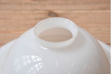 アンティーク　白いガラスの古い吊り下げ天井照明(1)