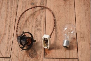 アンティーク　白いガラスの古い吊り下げ天井照明(1)