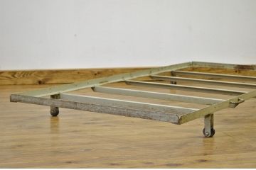 レトロ家具★昭和レトロ　古い病院のアイアンベットフレーム?