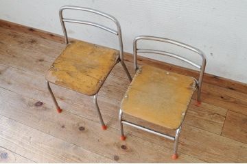 アンティーク家具　古い幼稚園の椅子2脚セット