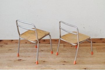 アンティーク家具　古い幼稚園の椅子2脚セット