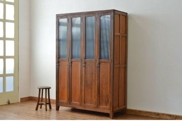 レトロ家具　昭和レトロ 希少 古い木のモールガラスアンティークロッカー?4人用