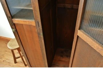 レトロ家具　昭和レトロ 希少 古い木のモールガラスアンティークロッカー?3人用