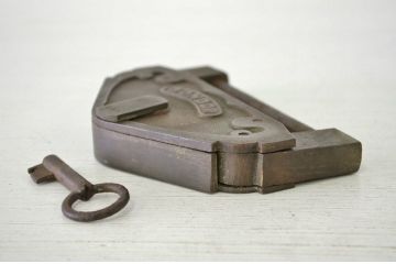 アンティーク雑貨　アンティーク!CONDOR古い銅製錠前(鍵付)