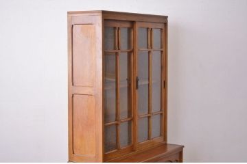 アンティーク家具　◇アンティーク ナラ材の希少な色ガラスと象嵌の高級食器棚(カップボード・収納棚)