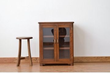 アンティーク家具　アンティーク　重厚な造りの良いベットサイドテーブル(収納棚・書棚)