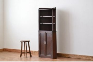 レトロ家具　昭和レトロ　細身でシックな三角コーナーキャビネット(アンティーク)