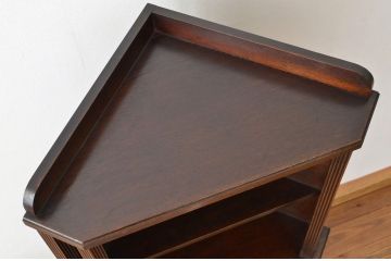 レトロ家具　昭和レトロ　細身でシックな三角コーナーキャビネット(アンティーク)