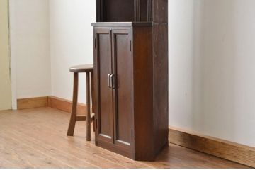 レトロ家具　昭和レトロ　細身でシックな三角コーナーキャビネット(アンティーク)