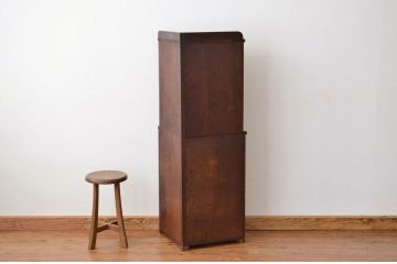 レトロ家具　昭和レトロ　細身でシックな三角コーナーキャビネット(アンティーク)