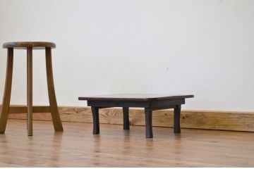 レトロ家具　昭和レトロ 天板一枚板のとても小さなかわいい角ちゃぶ台(折り畳みテーブル)
