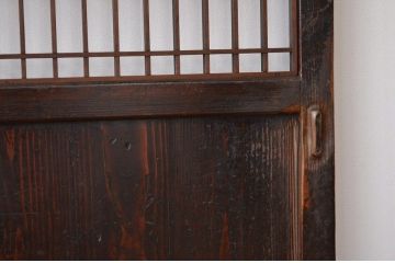 古民具・骨董 味わい深い古い木のシックな格子帯戸1枚(引き戸・板戸)