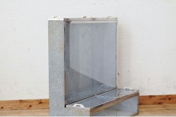 アンティーク家具　珍品!古いブリキのガラスケース2
