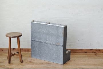 アンティーク家具　珍品!古いブリキのガラスケース2