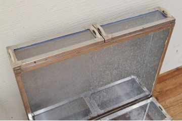 アンティーク家具　珍品!古いブリキのガラスケース1