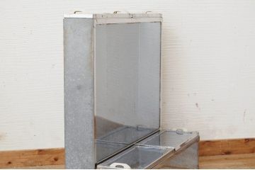 アンティーク家具　珍品!古いブリキのガラスケース1