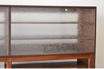 レトロ家具　昭和レトロ 結霜ガラス入り特大両面収納棚 引き出し付き(陳列棚・ショーケース・ガラスケース)