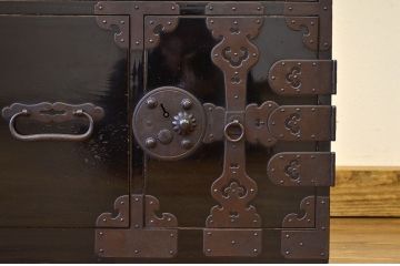 アンティーク家具　古民具・骨董　漆の綺麗な庄内箪笥上下セット