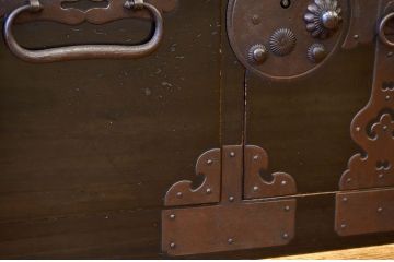 アンティーク家具　古民具・骨董　漆の綺麗な庄内箪笥上下セット