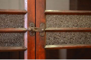 アンティーク家具　古民具・骨董　非常に珍しい　両面開き水屋箪笥(収納棚)