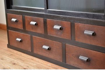 アンティーク家具　特大!　モールガラス二段重ね収納棚(食器棚)