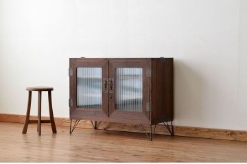 アンティーク家具　鉄脚の観音開き　アンティークローボード