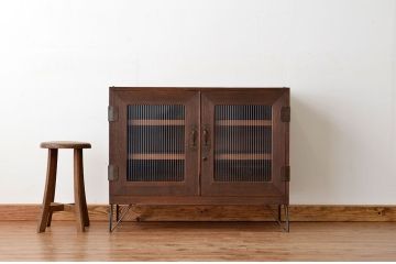 アンティーク家具　鉄脚の観音開き　アンティークローボード
