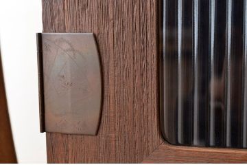 アンティーク家具　鉄脚の観音開き　アンティークローボード