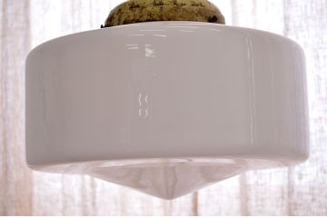 アンティーク　レトロな乳白ガラスの吊り下げ照明(電笠・天井照明・ミルクガラス)