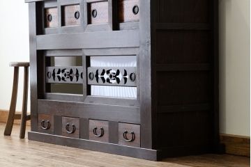 アンティーク家具　古民具・骨董　希少な黒柿の四尺水屋箪笥(サイドボード)