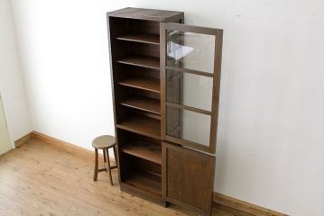アンティーク家具　★アンティーク　スリムな縦型収納棚(本箱・食器棚)