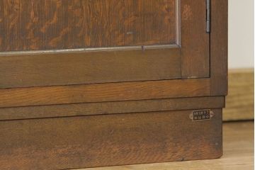 アンティーク家具　★アンティーク　スリムな縦型収納棚(本箱・食器棚)