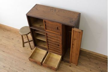 アンティーク家具　アンティーク　造りの上質な無垢材下駄箱(収納棚)