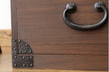 アンティーク家具　アンティーク　極太金具の時代箪笥ローボード