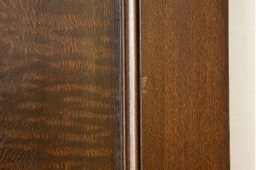 アンティーク　総無垢材の造りの良い巾せまドア1枚(扉)