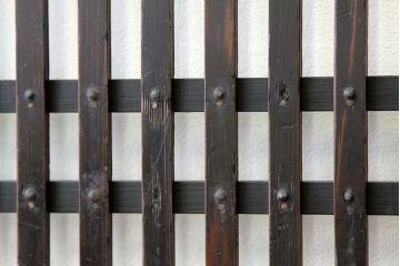 古民具・骨董　古い木の格子帯戸4枚セット(板戸・引き戸)