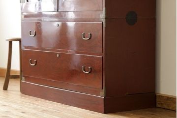 アンティーク家具　アンティーク　漆の綺麗な前欅重ね衣装箪笥(チェスト)