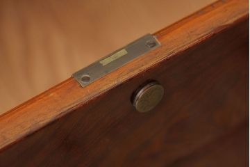 アンティーク家具　アンティーク　漆の綺麗な前欅重ね衣装箪笥(チェスト)