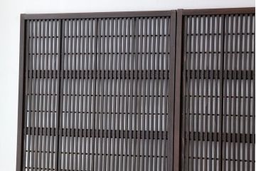 古民具・骨董　古い木のシックな裏障子付き格子4枚セット(引き戸・建具)