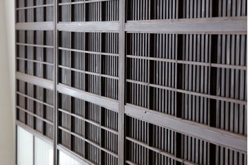 古民具・骨董　古い木のシックな裏障子付き格子4枚セット(引き戸・建具)