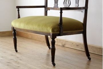 ヴィンテージ家具　イギリスビンテージ　インレイ(象嵌)の素晴らしいセティ(長椅子・ベンチ)