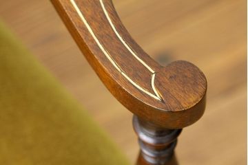 ヴィンテージ家具　イギリスビンテージ　インレイ(象嵌)の素晴らしいセティ(長椅子・ベンチ)