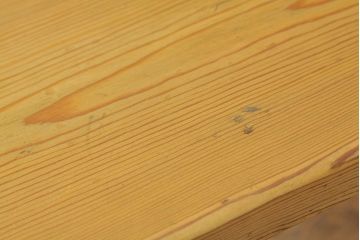 ヴィンテージ家具　イギリスビンテージ　パイン材のおしゃれなチャーチベンチ(教会長椅子)