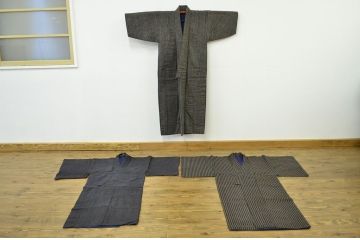 アンティーク雑貨　○古い木綿着物　3点(縦縞、絣　古布材料)