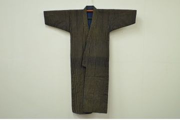 アンティーク雑貨　○古い木綿着物　3点(縦縞、絣　古布材料)
