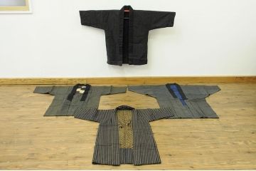 アンティーク家具　○古い木綿着物　4点(絣古布材料)