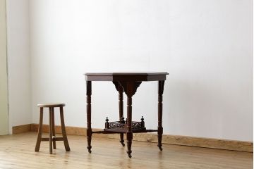 アンティーク家具　イギリスアンティーク　オクタゴンカフェテーブル(コーヒーテーブル)